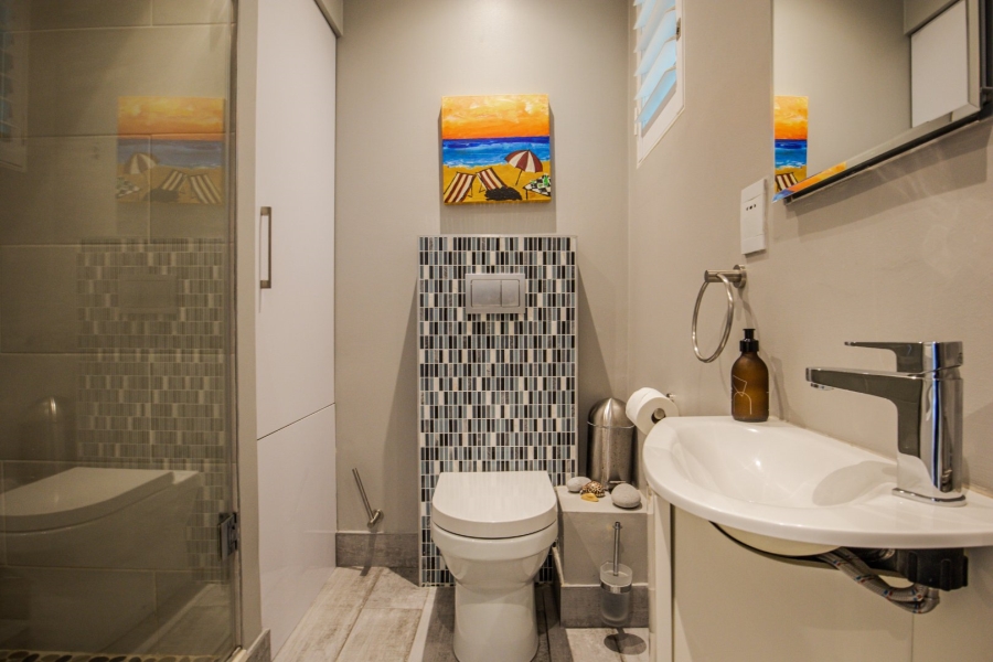 To Let 4 Bedroom Property for Rent in Sea Point Western Cape